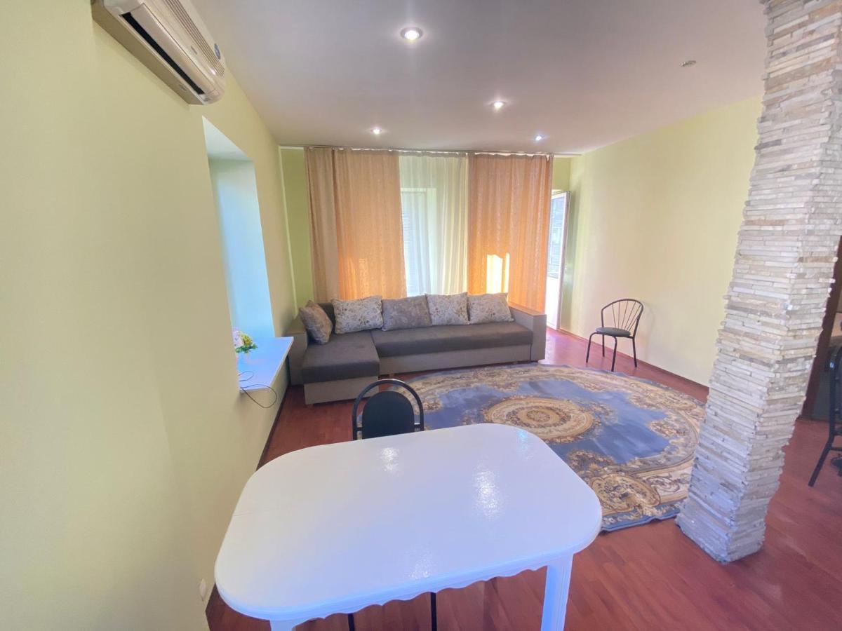 White New Apartments Ultracentral 2-Rooms In The Heart Chisinau Exterior foto