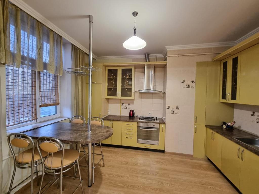 White New Apartments Ultracentral 2-Rooms In The Heart Chisinau Exterior foto